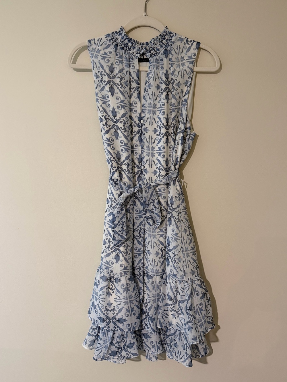 White House Black Market Blue & White Sleeveless Ruffle Mini Dress With Belt